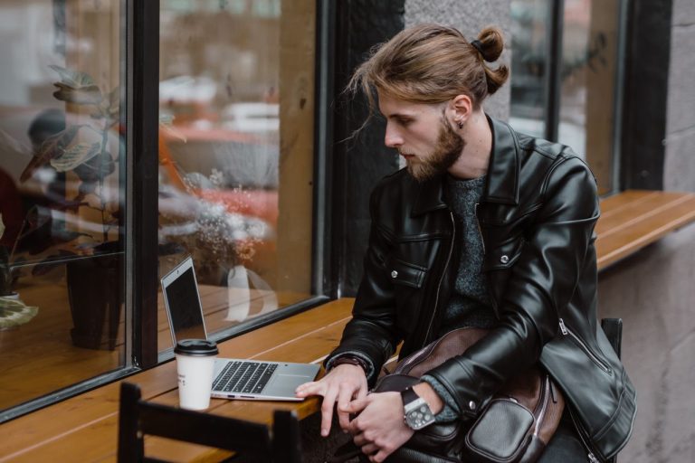 Chignon homme