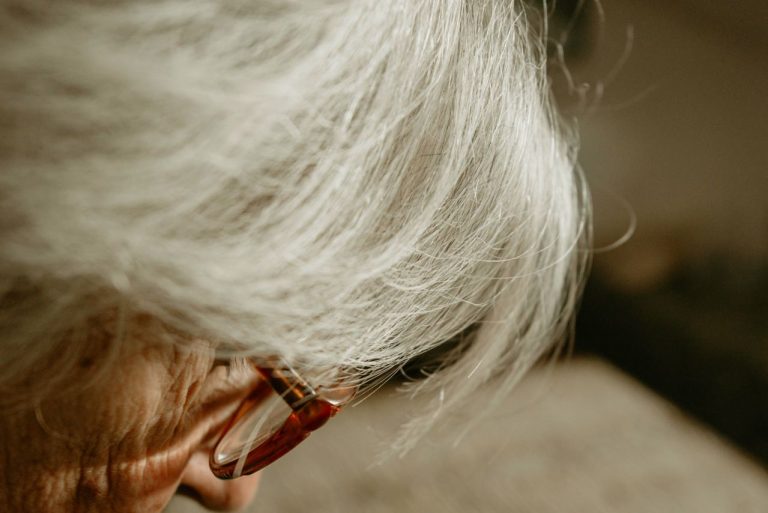 Effet de la Bétadine sur les cheveux blancs