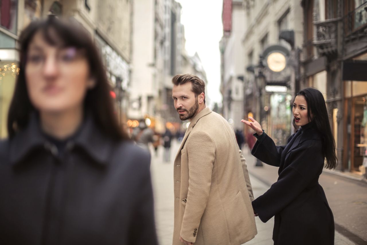 Pervers narcissique dans votre dos